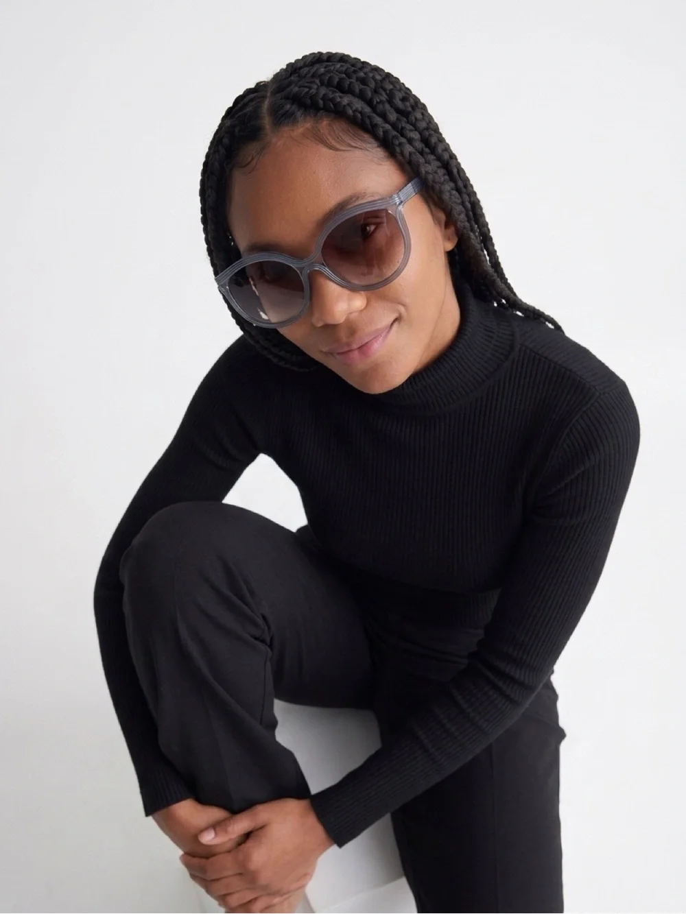 Chole gray Round Sunglasses with Tan Suede Case